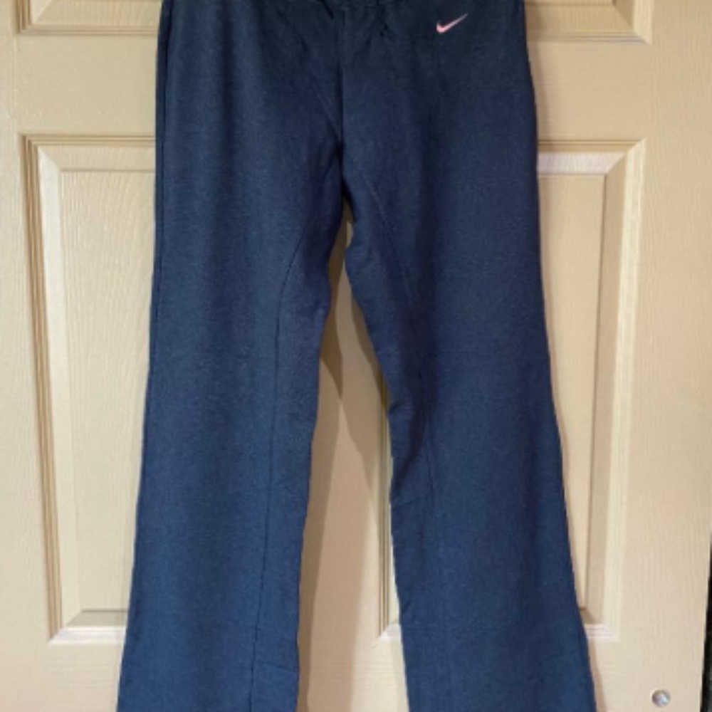 NWT Nike loose Fit athletic pants size Small